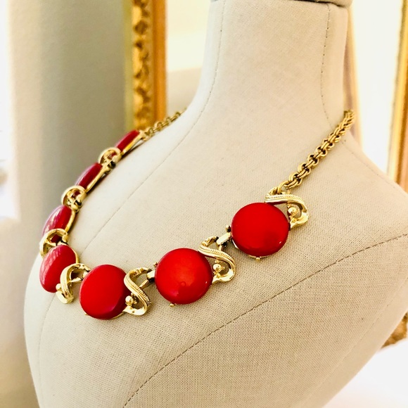 Vintage Red Thermoset Necklace & Strawberry Earrings - Picture 10 of 14